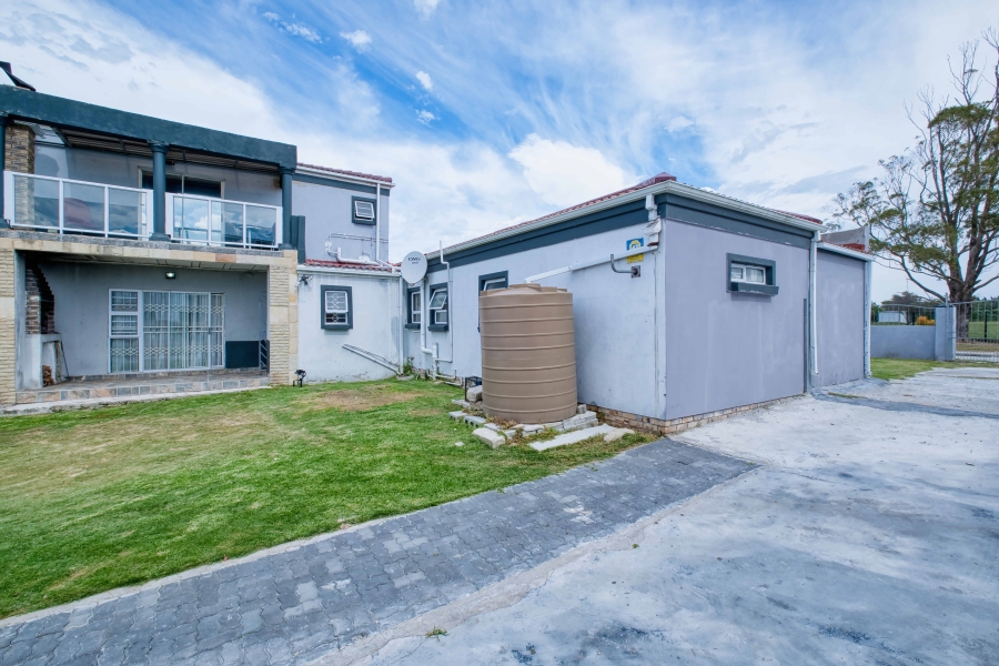 5 Bedroom Property for Sale in Fairview Eastern Cape